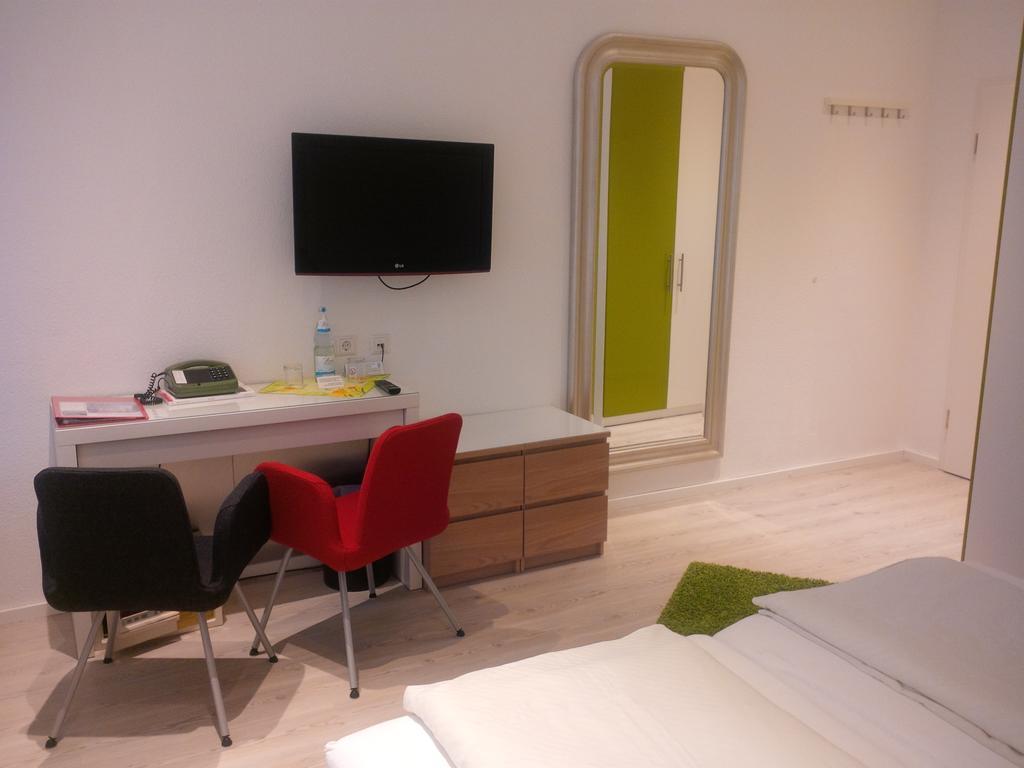 Hotel Barbarossa Karlsruhe Stadtmitte Room photo